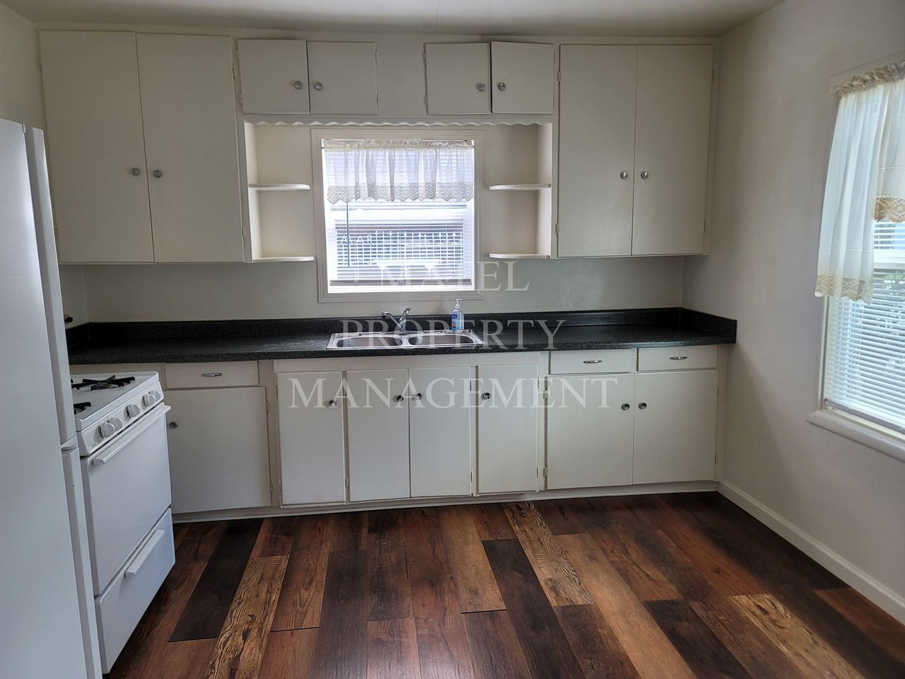 415 Dodge Ave - Photo 3 of 14