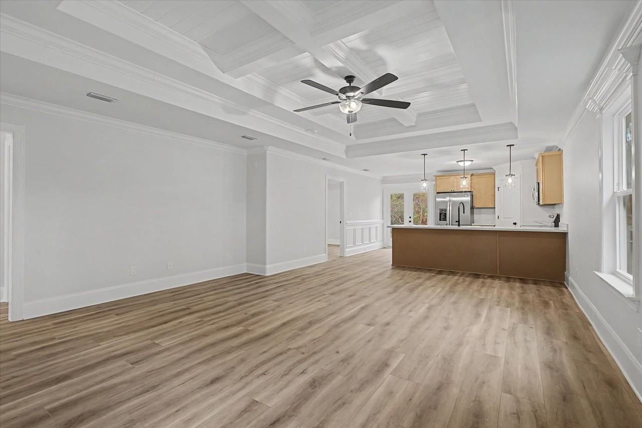 26 Oneida St - Photo 4 of 23