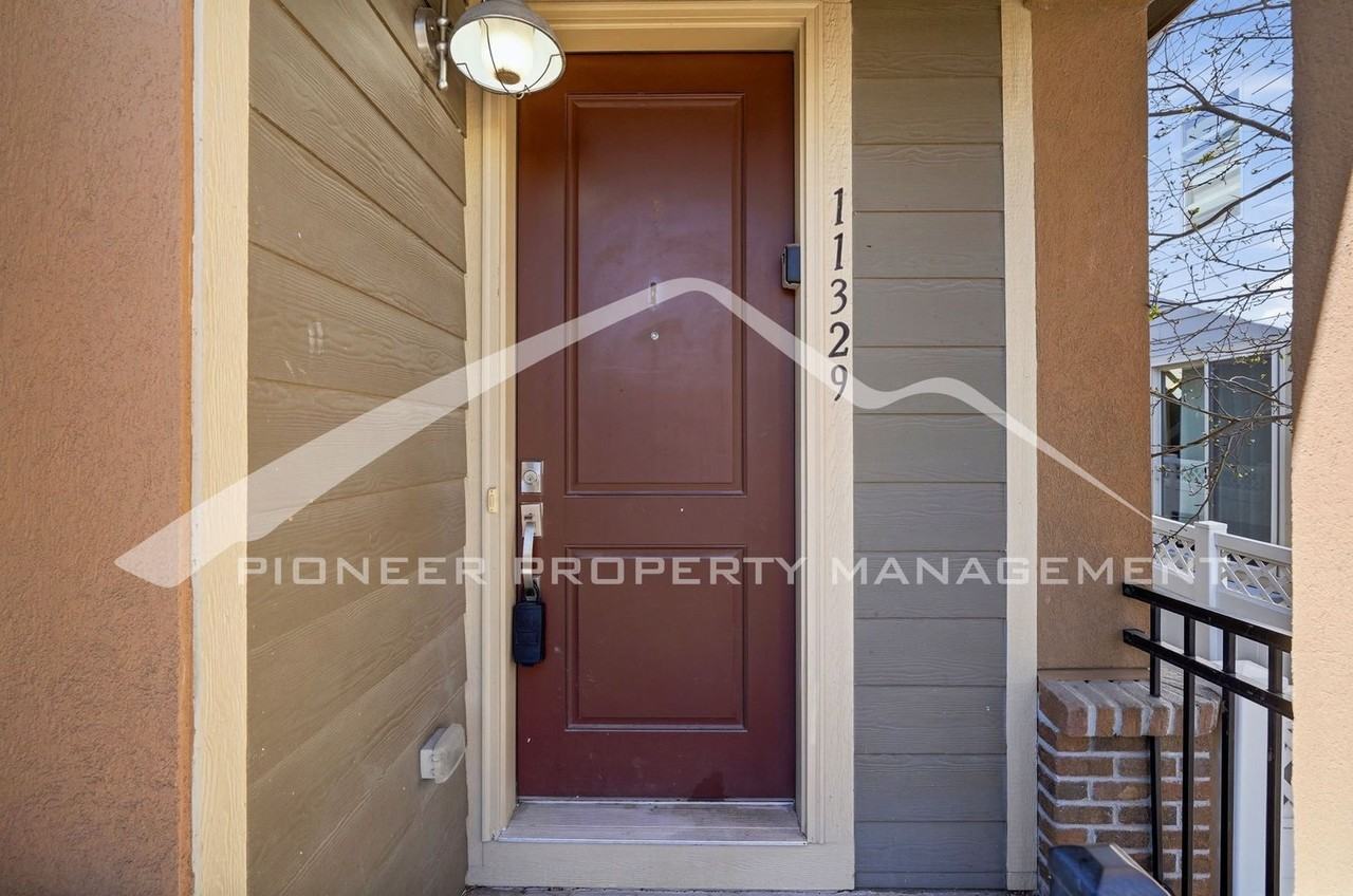 11329 Uptown Ave - Photo 3 of 29