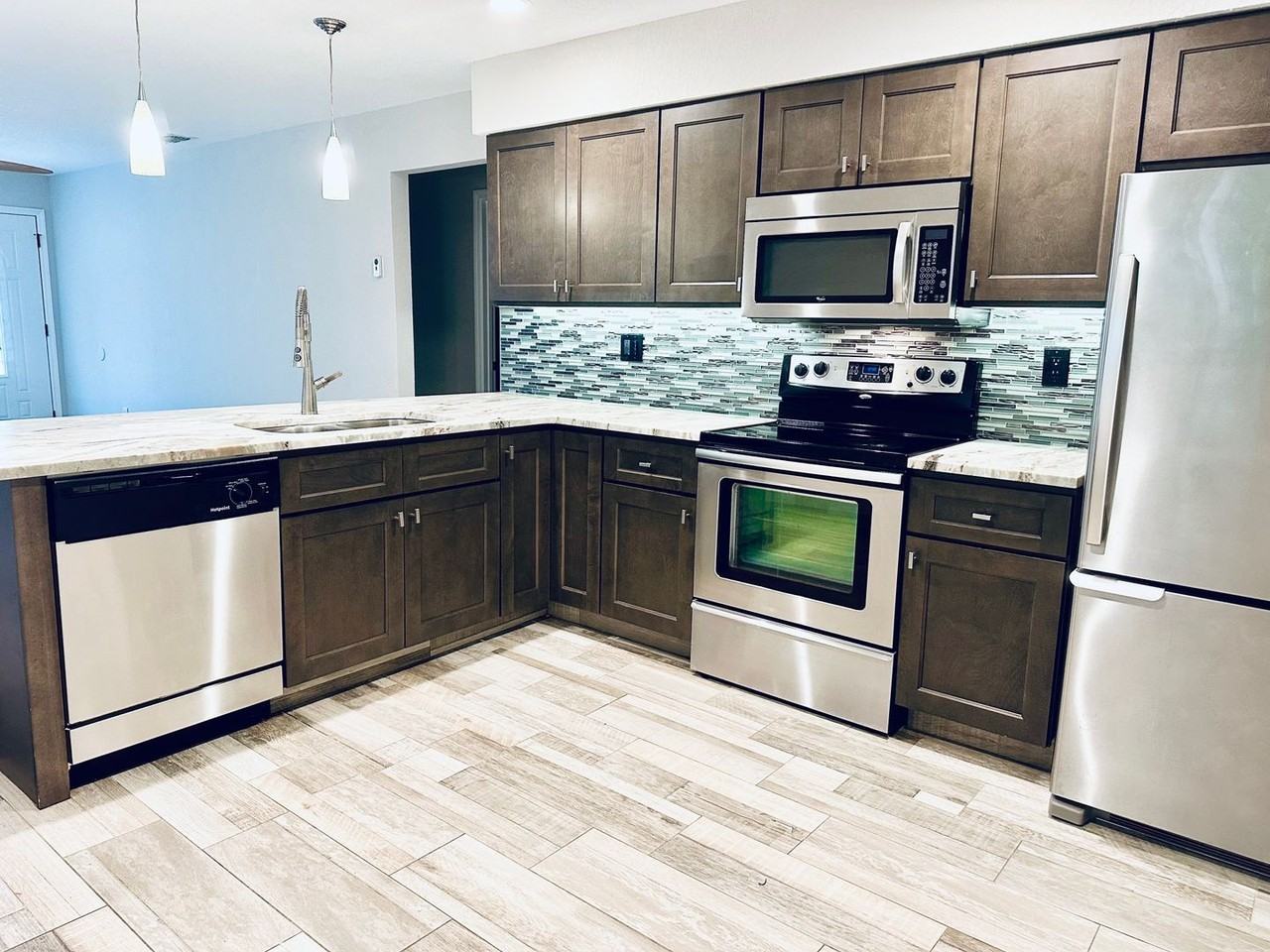 11932 125th St #B - Photo 3 of 15