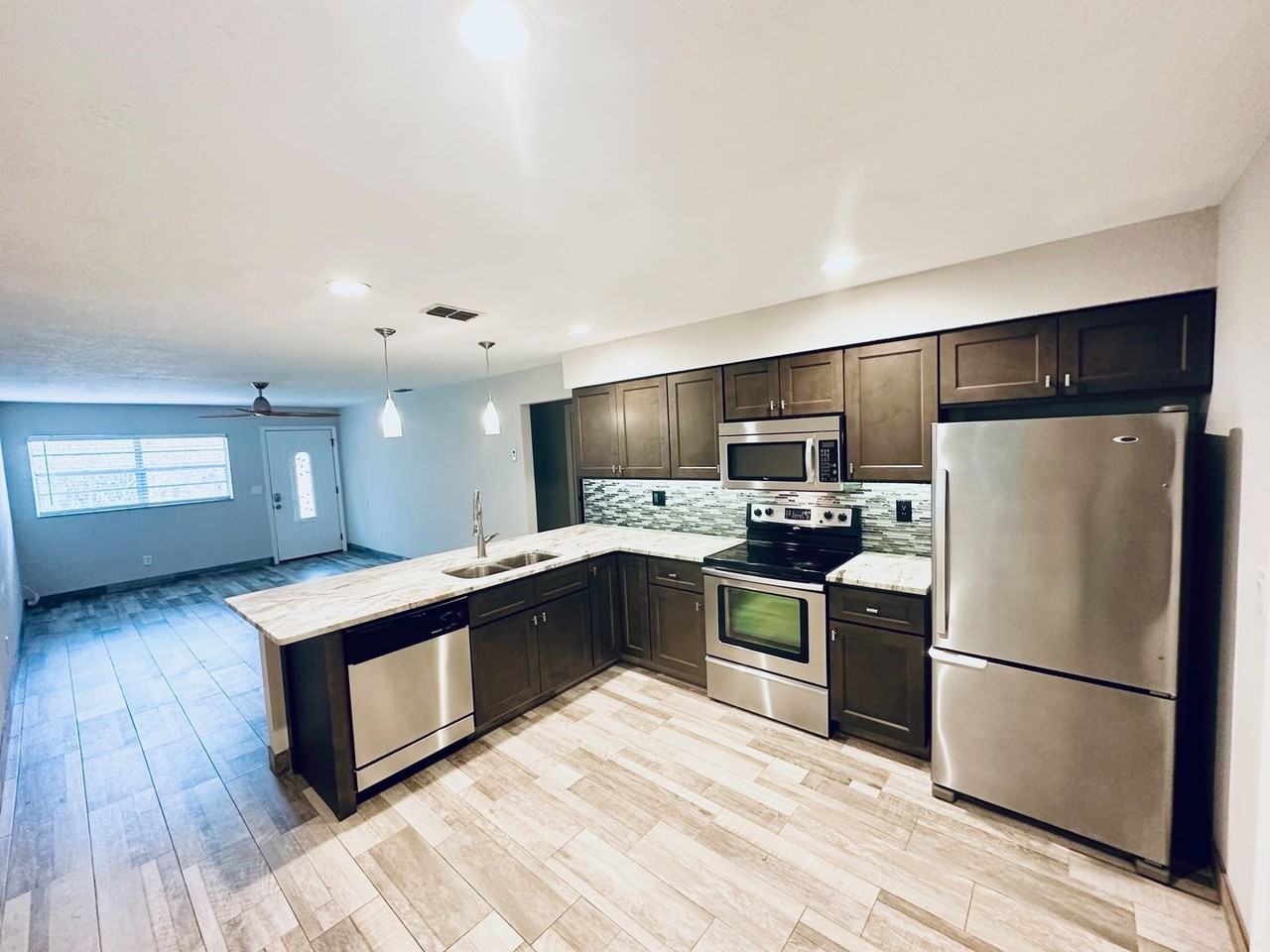 11932 125th St #B - Photo 4 of 15