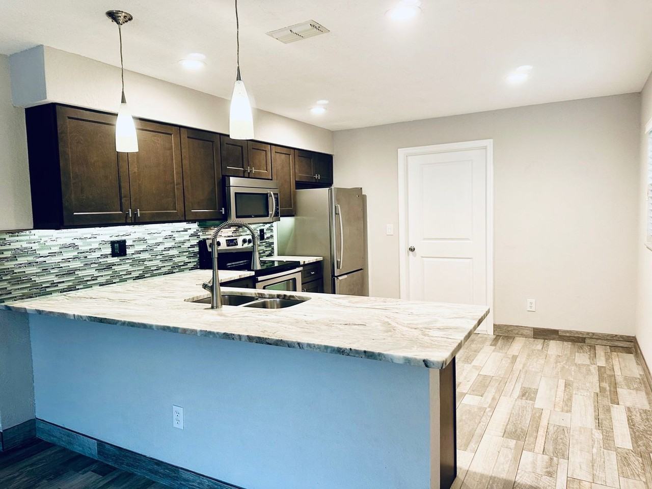 11932 125th St #B - Photo 5 of 15