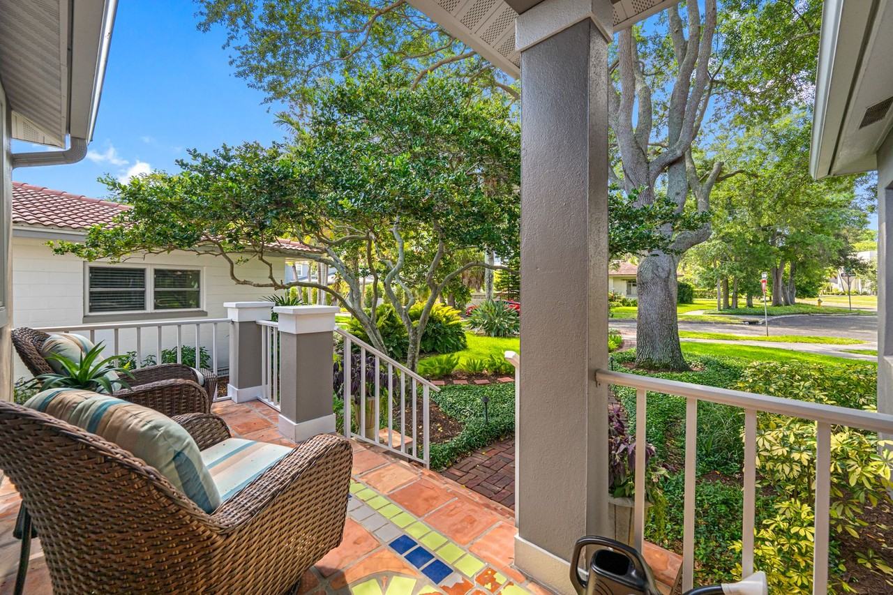 205 25th Ave Ne - Photo 5 of 50