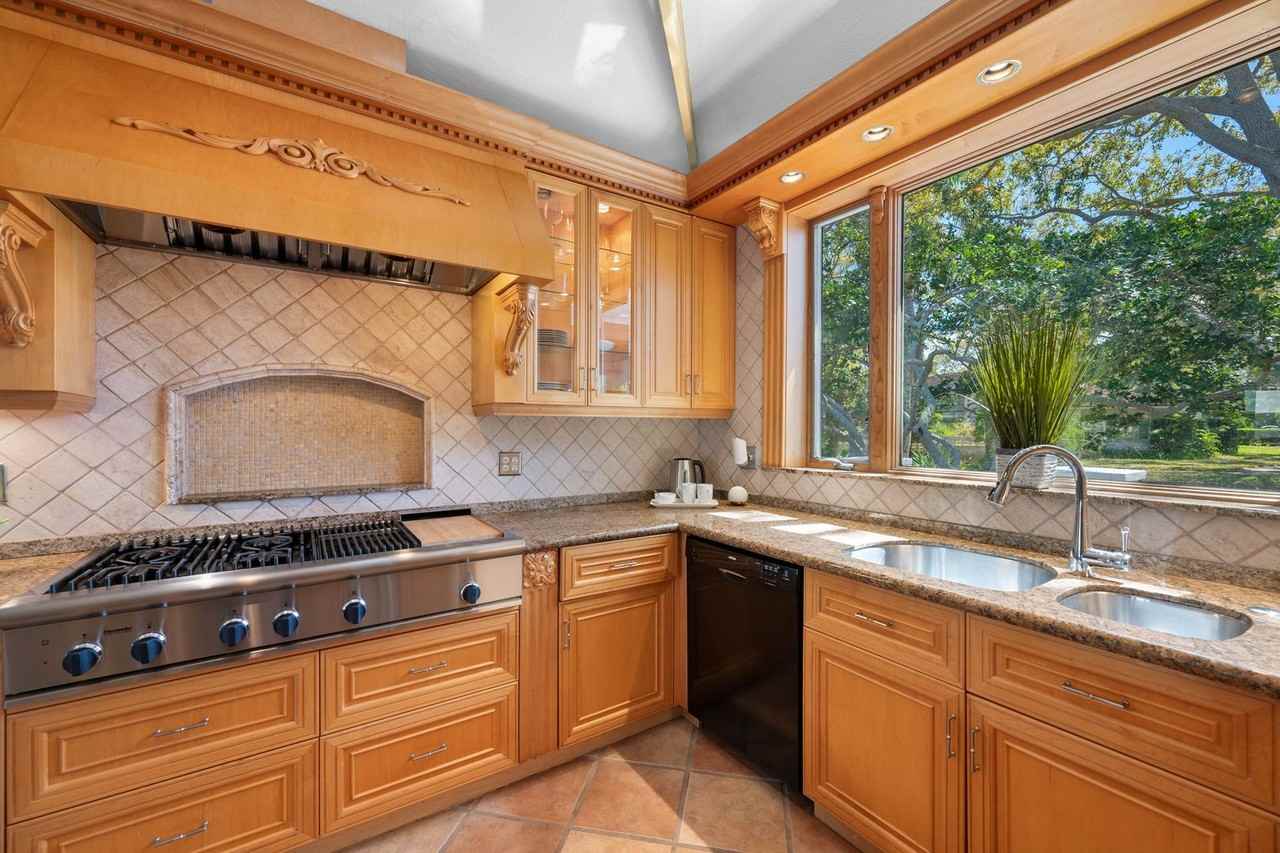 205 Granada St - Photo 5 of 50