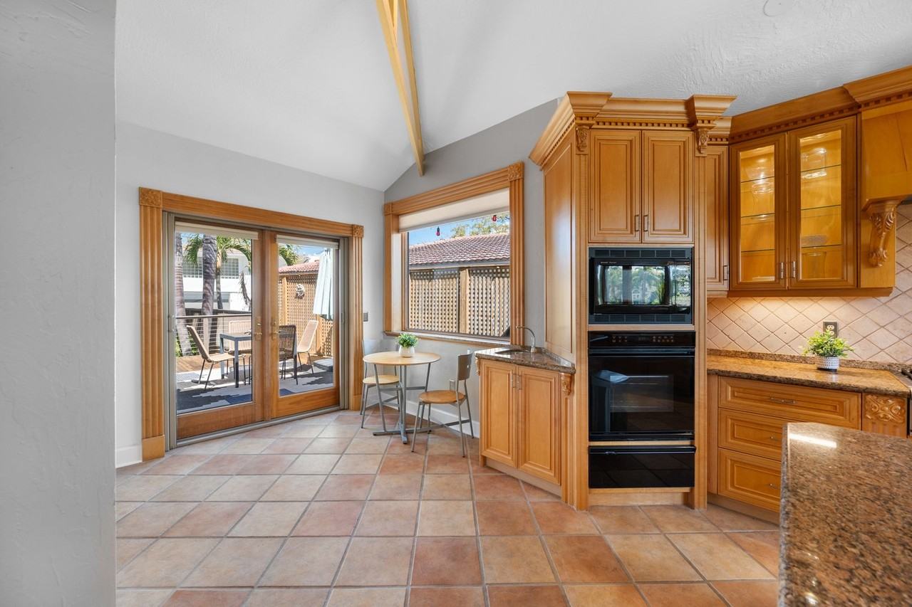 205 Granada St - Photo 4 of 50