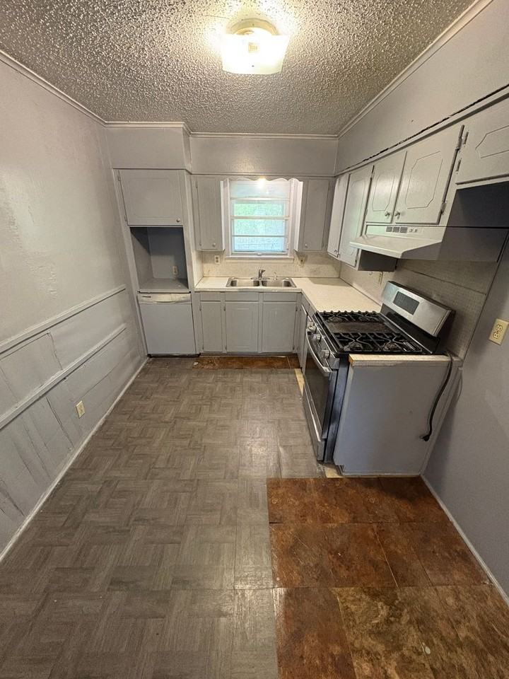 5526 Cross Timbers Dr - Photo 3 of 10