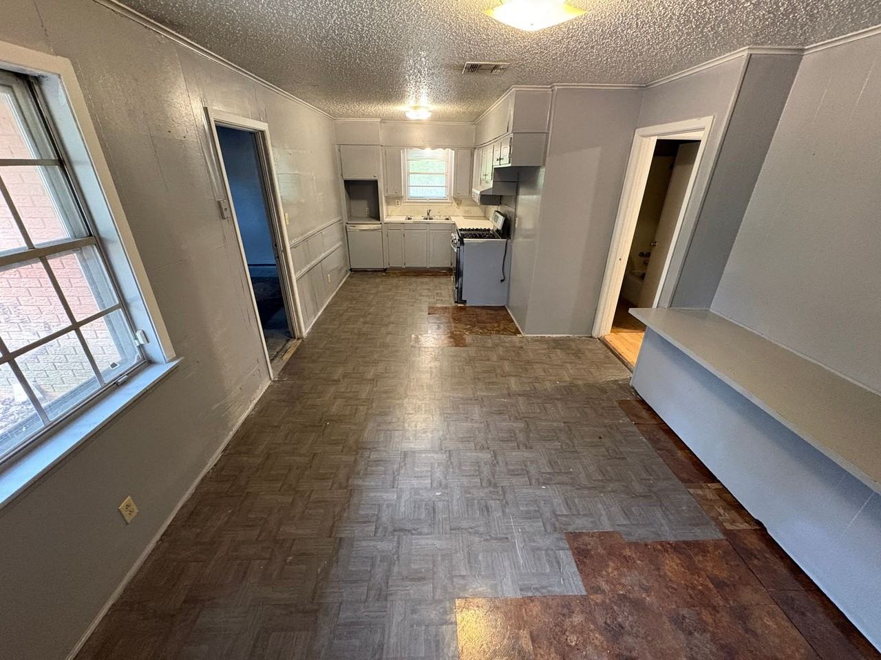 5526 Cross Timbers Dr - Photo 4 of 10