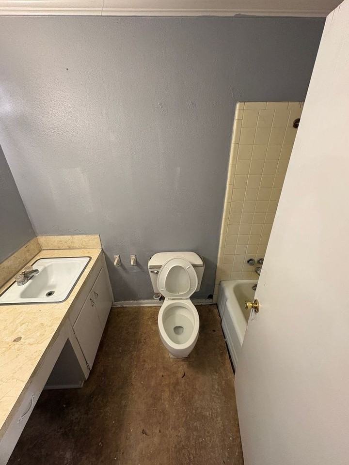 5526 Cross Timbers Dr - Photo 5 of 10