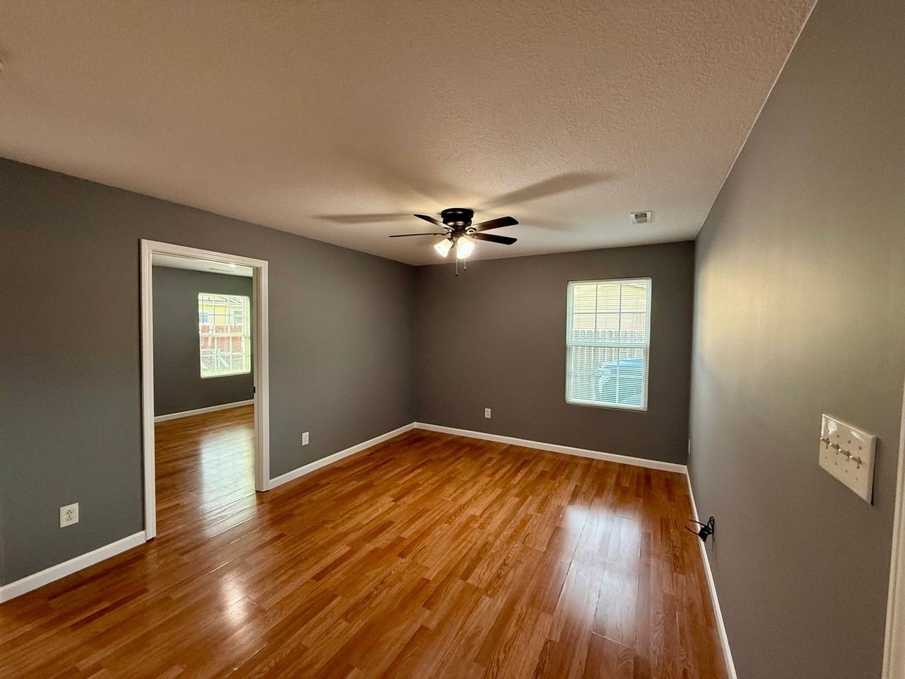 1005A Mckinney Ave - Photo 2 of 9