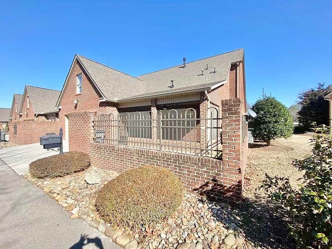 435 Savannah Village Dr - Photo 2 of 24