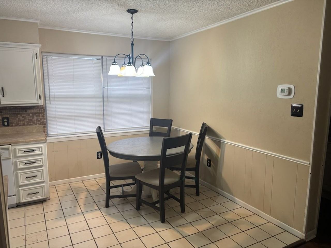 950 Piedmont Dr - Photo 4 of 15