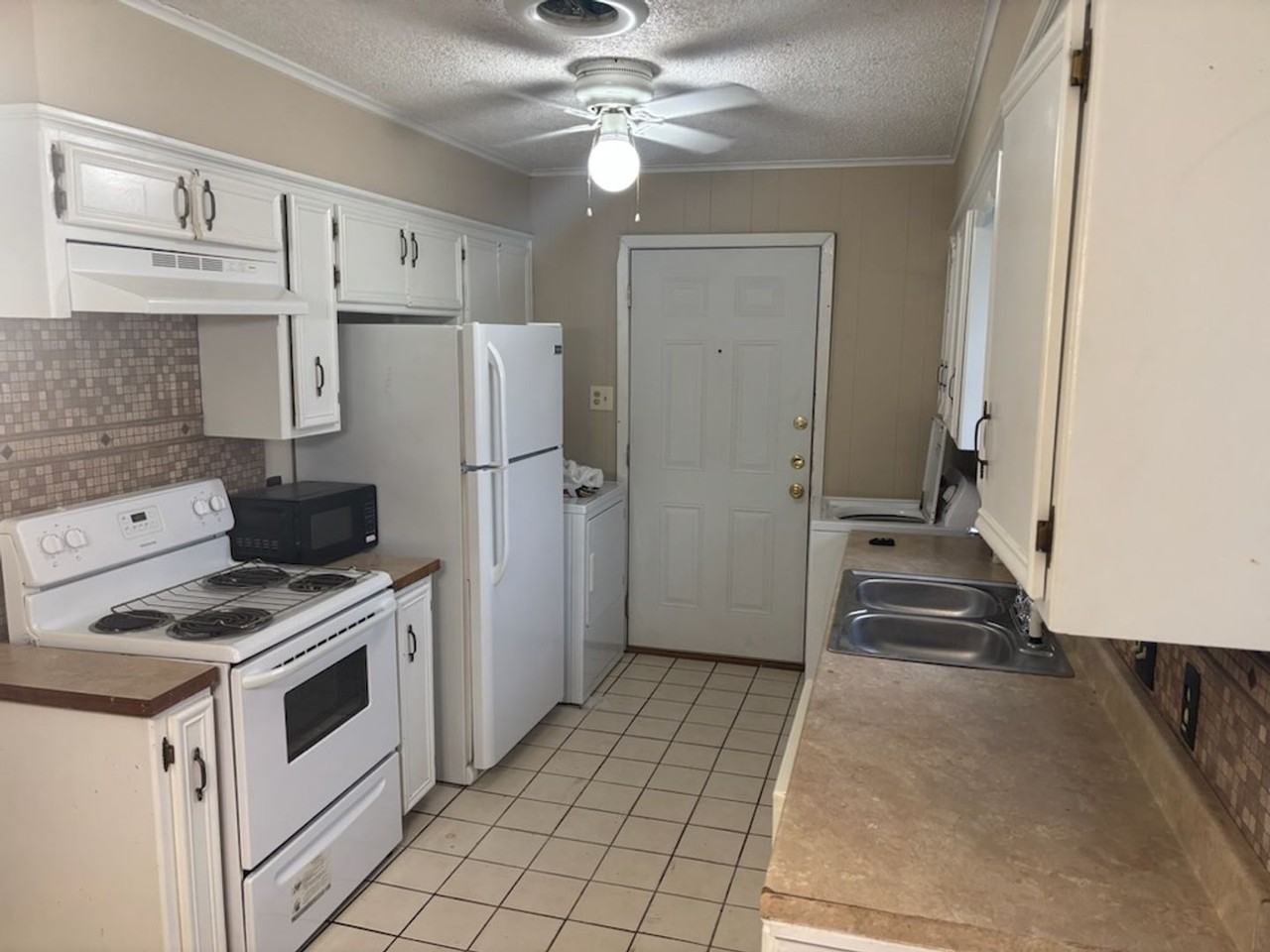 950 Piedmont Dr - Photo 5 of 15