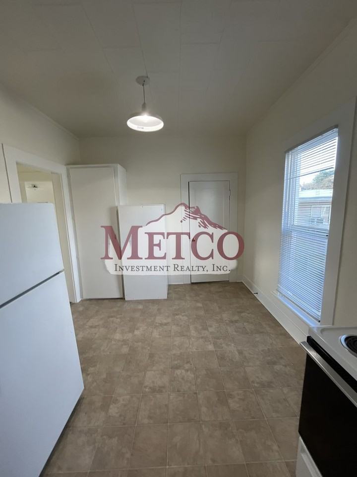 09901 - 4th St Apartments - Photo 6 of 14