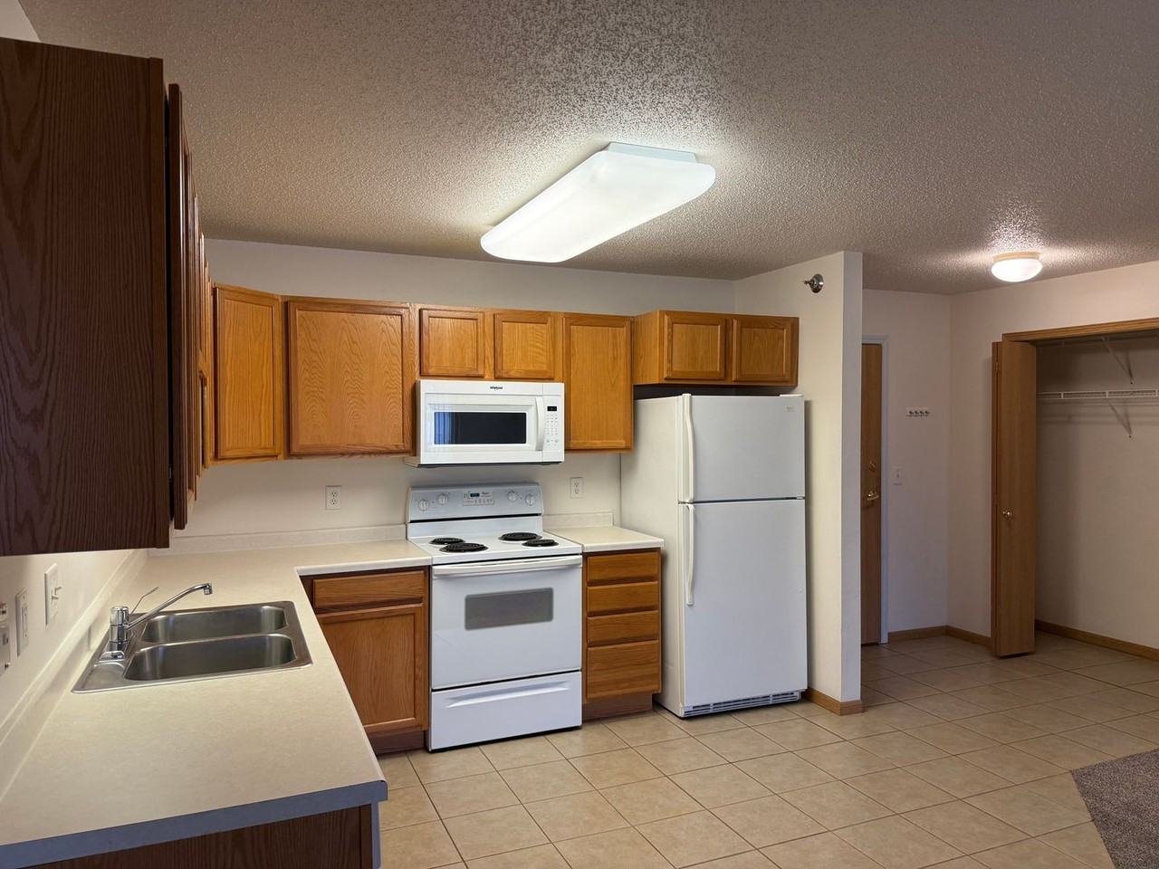 Pointe West III - Photo 3 of 25