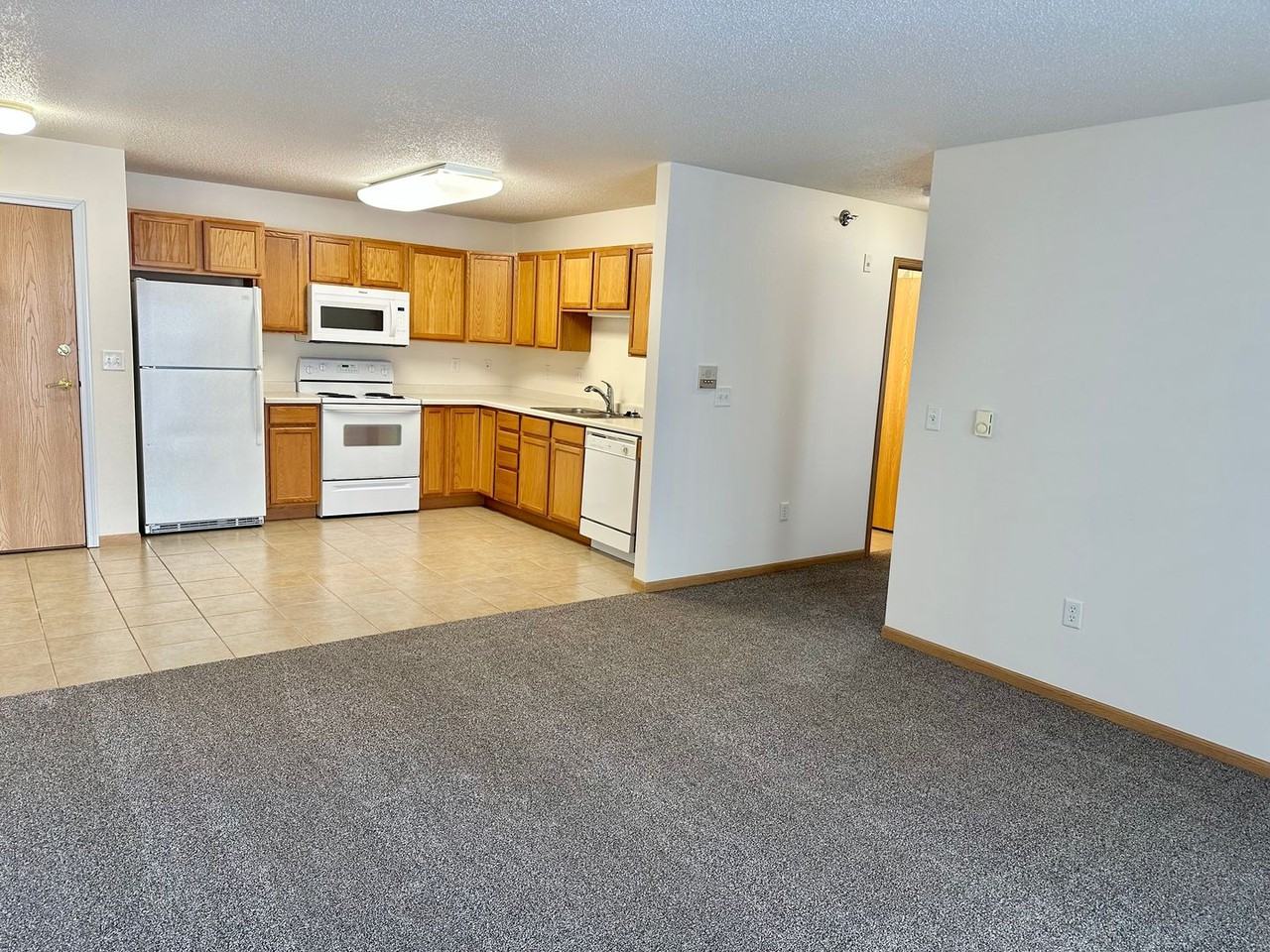 Pointe West III - Photo 5 of 25