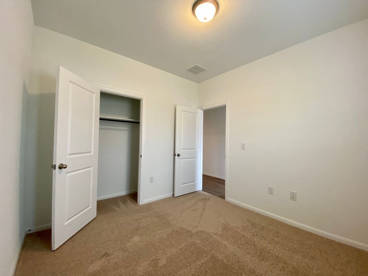 149 Biscayne Dr - Photo 4 of 35