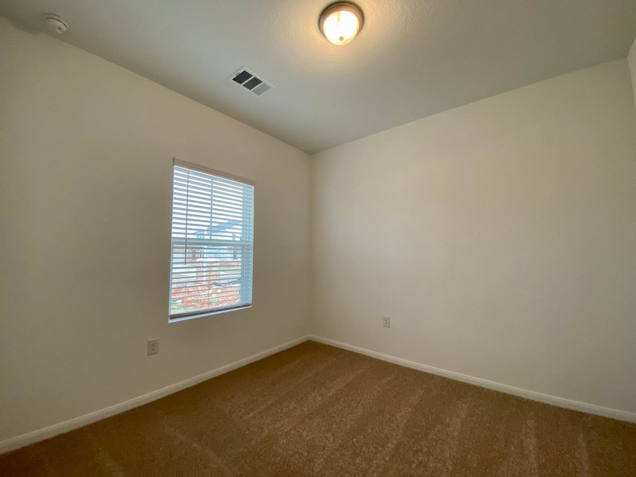 149 Biscayne Dr - Photo 5 of 35