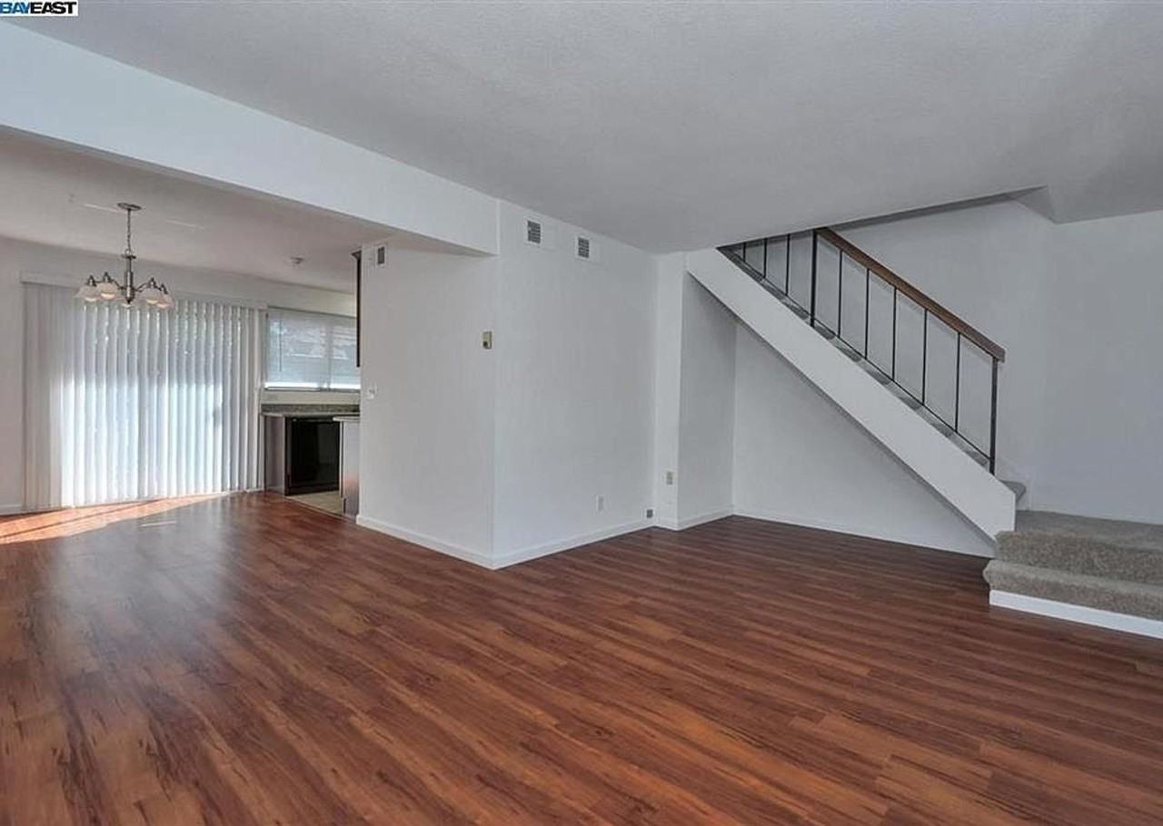 38016 Dover Cmn - Photo 2 of 9