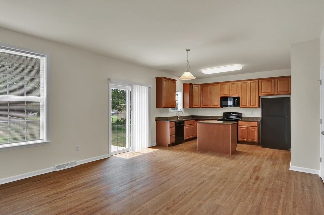 137 Revolutionary Blvd - Photo 3 of 12