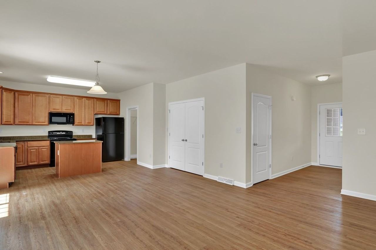 137 Revolutionary Blvd - Photo 4 of 12