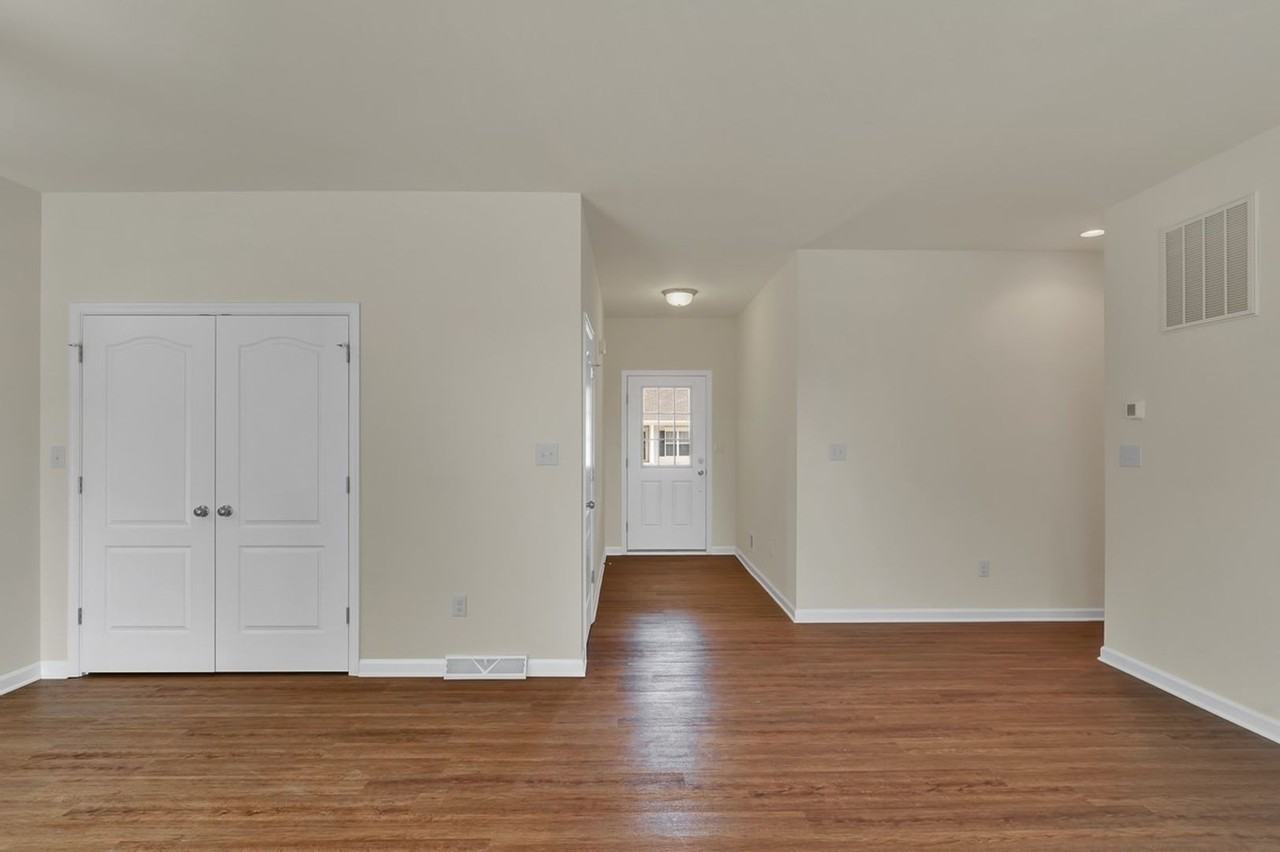 137 Revolutionary Blvd - Photo 5 of 12