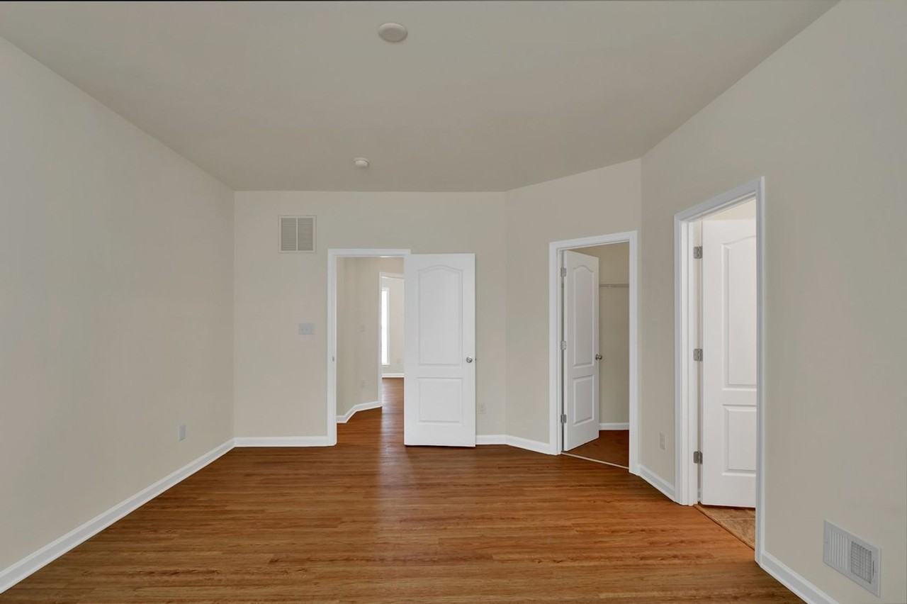 137 Revolutionary Blvd - Photo 7 of 12