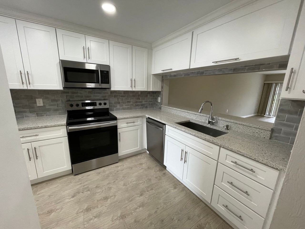 1200 1200 Commonwealth H 103 - Photo 2 of 21