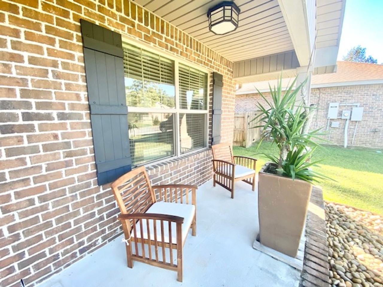 6040 Trestle St - Photo 3 of 24