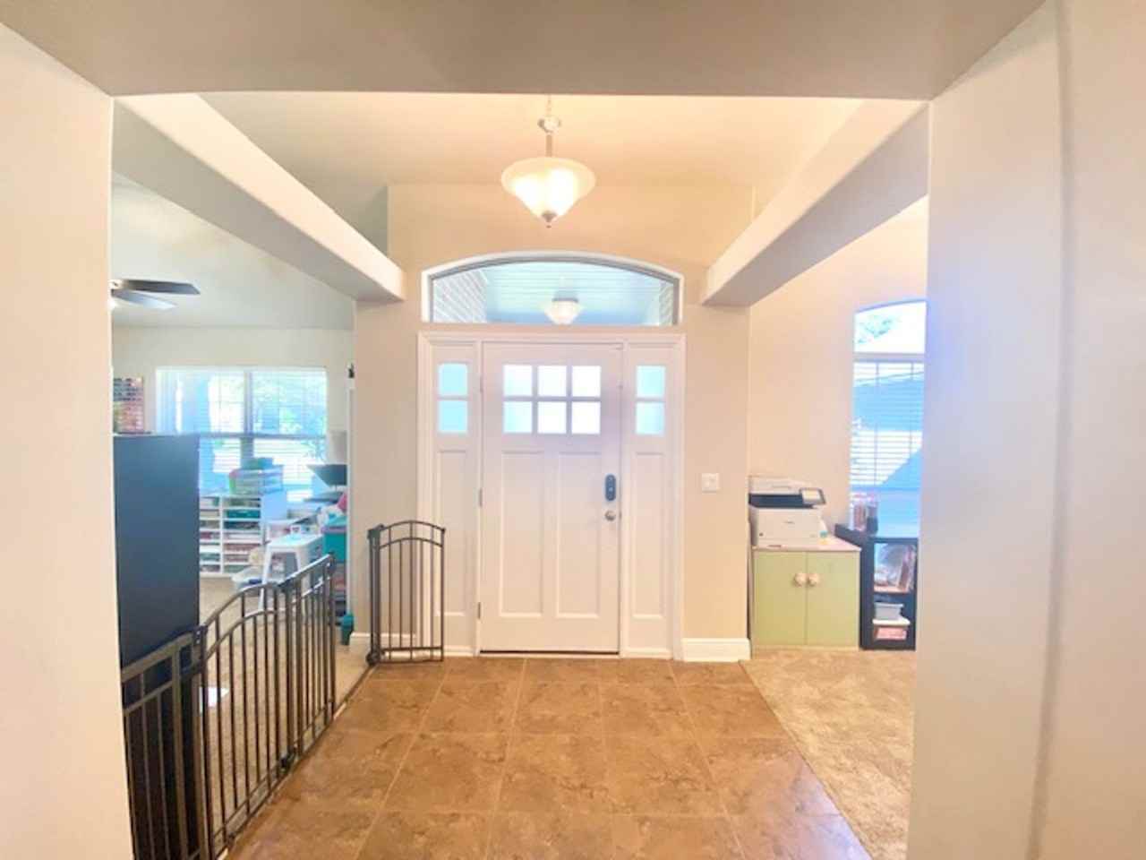 6040 Trestle St - Photo 5 of 24