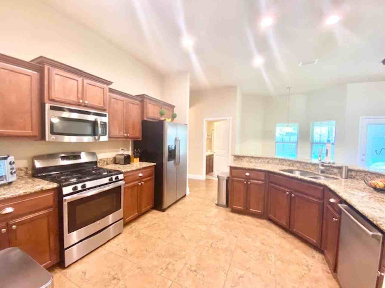 6040 Trestle St - Photo 4 of 22