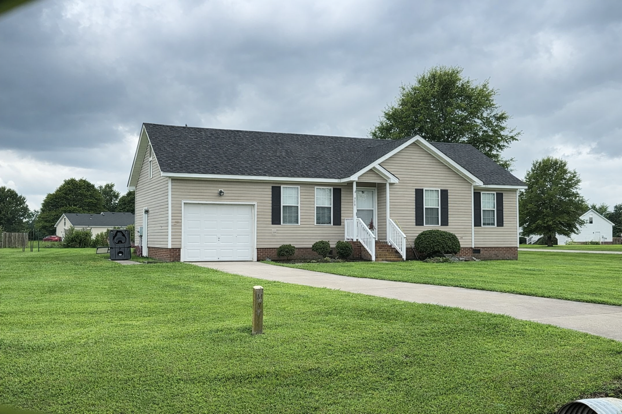 111 Crossing Ct - Photo 2 of 2