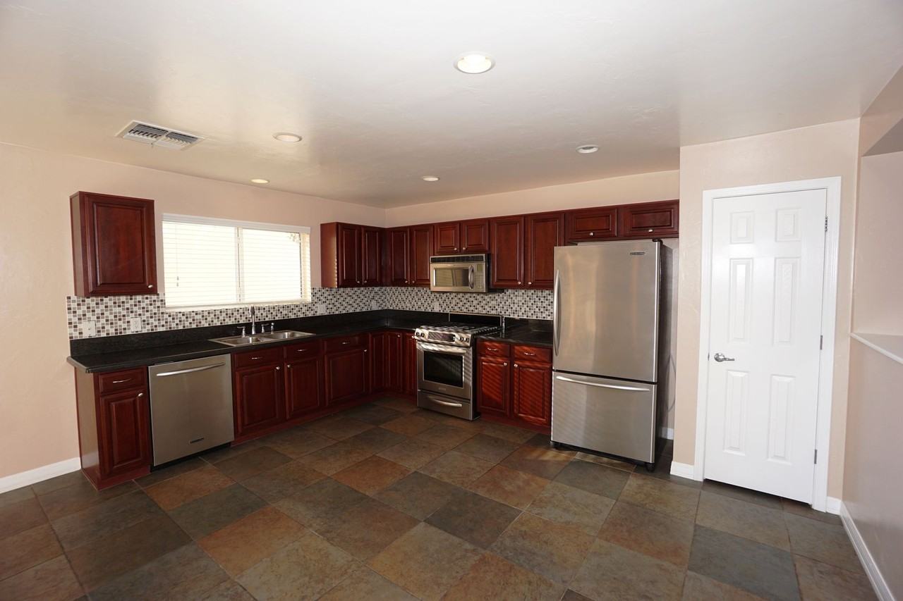 920 S Vista Overlook Dr - Photo 5 of 18