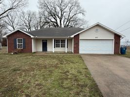 featured image of 1603 Annie Baxter Ave