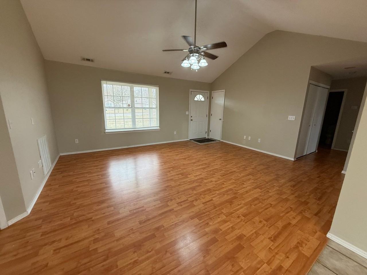 1603 Annie Baxter Ave - Photo 5 of 9