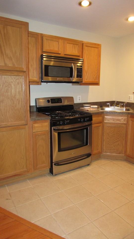 630 Wyeth St - Photo 4 of 30