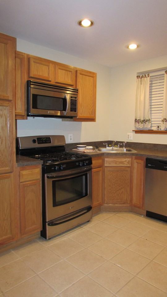 630 Wyeth St - Photo 5 of 30