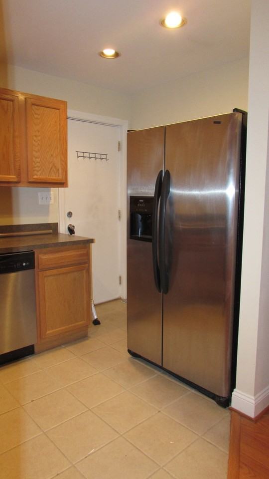 630 Wyeth St - Photo 7 of 30