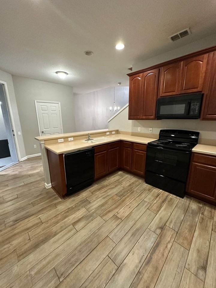 1652 Shallcross Ave - Photo 6 of 11