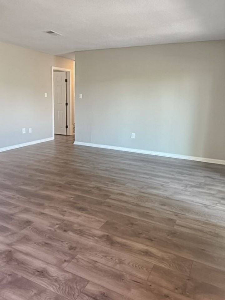 1800 Fairlane Ave - Photo 3 of 9