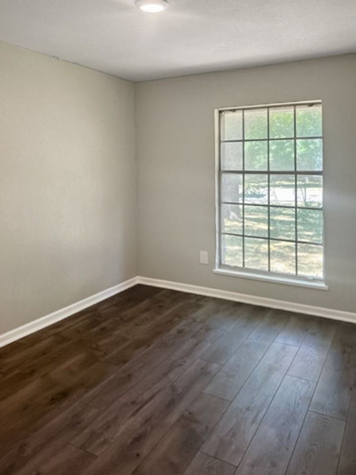 1800 Fairlane Ave - Photo 7 of 9