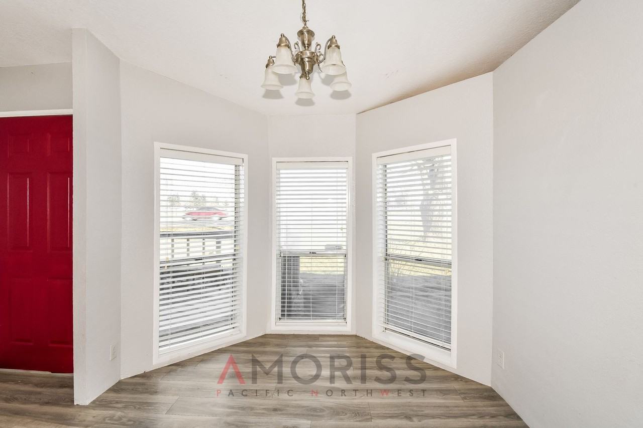 10420 224th St E - Photo 7 of 24