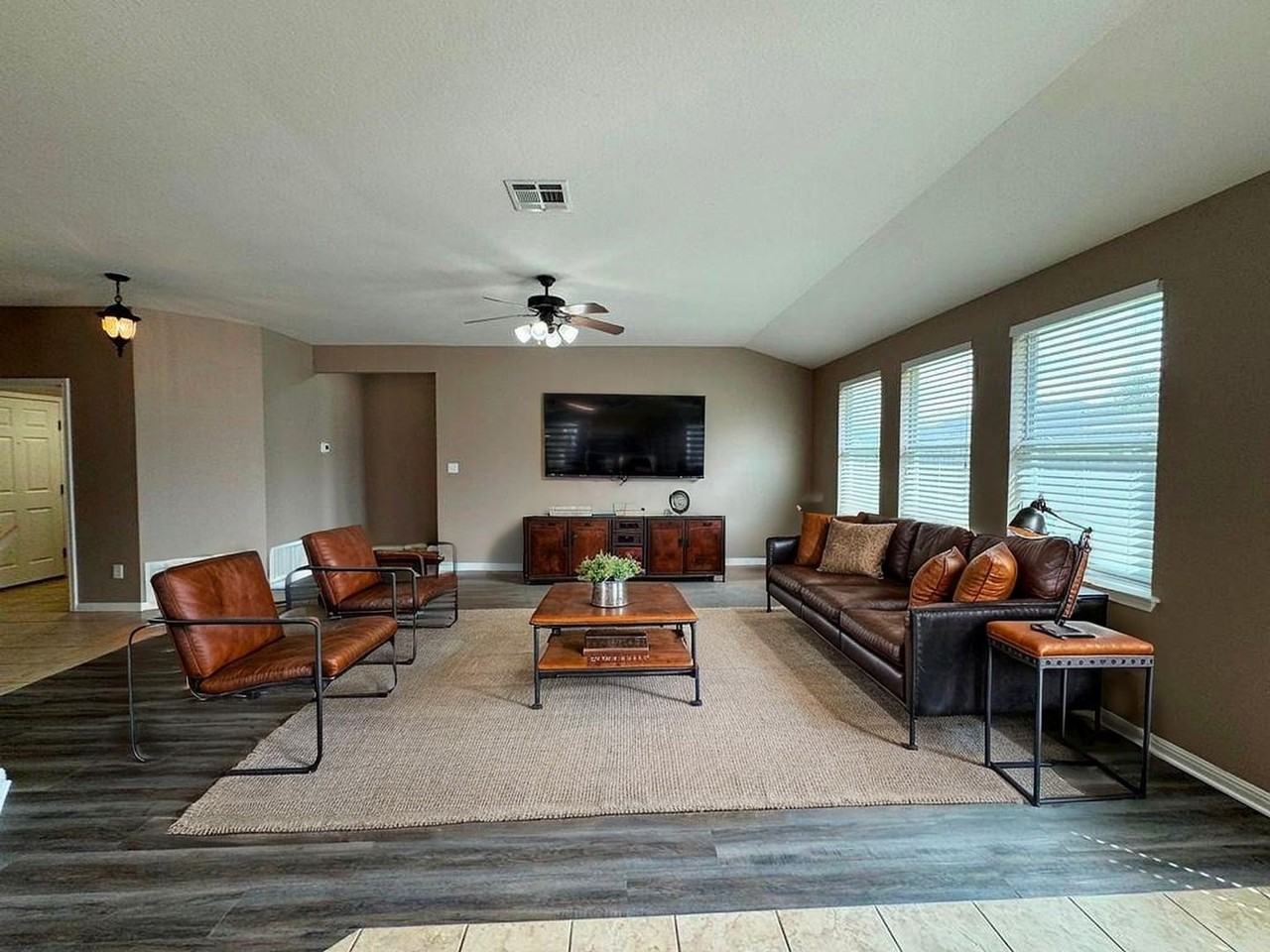 7820 Little Deer Trl - Photo 4 of 41