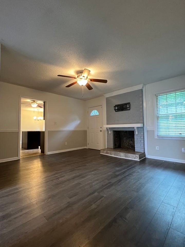 2000 Lakebarry Cir - Photo 2 of 14