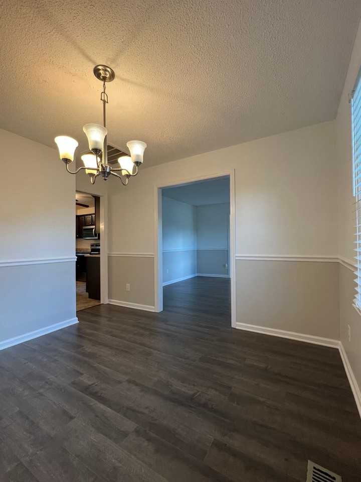 2000 Lakebarry Cir - Photo 4 of 14