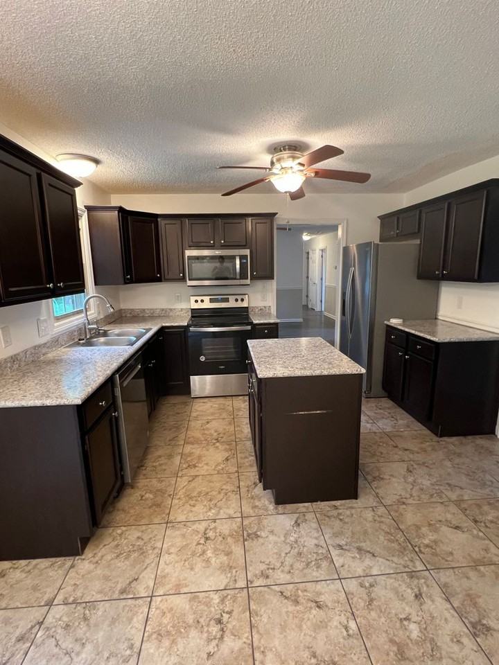 2000 Lakebarry Cir - Photo 5 of 14