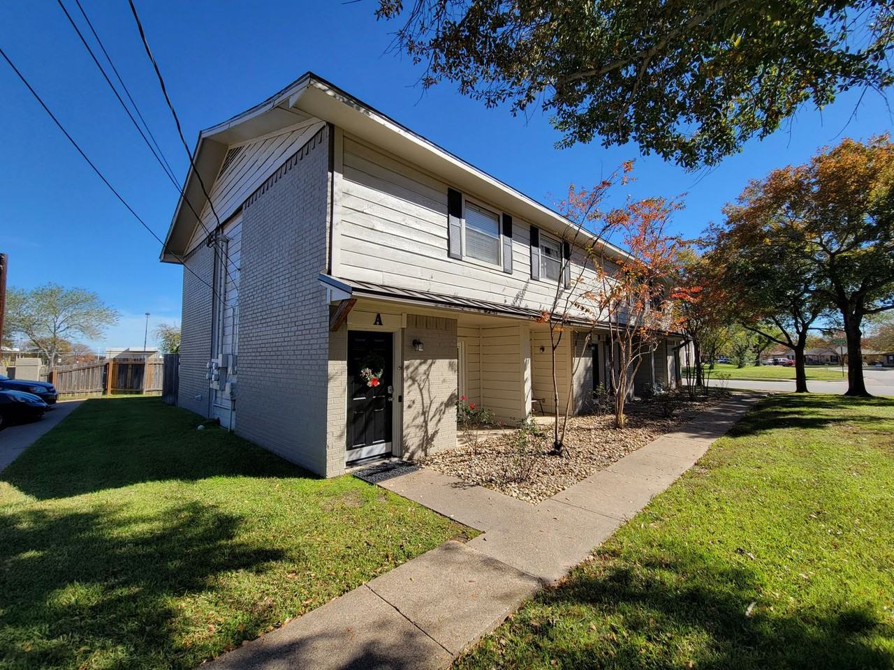 1411 Airline Dr - Photo 2 of 23