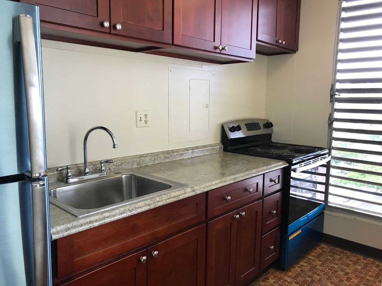 1556 Piikoi St #1706 - Photo 4 of 11