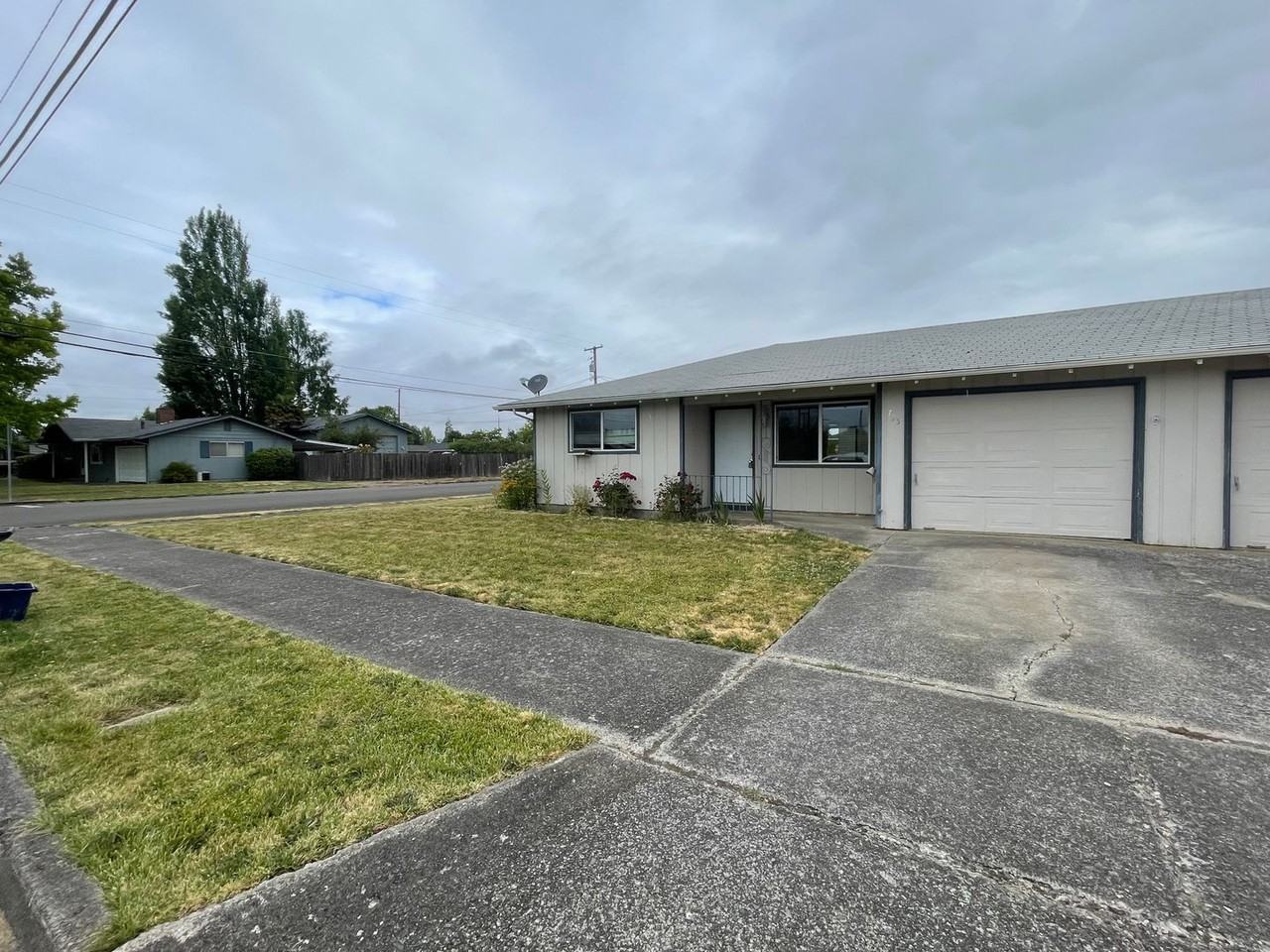 785 W Rose St - Photo 2 of 15