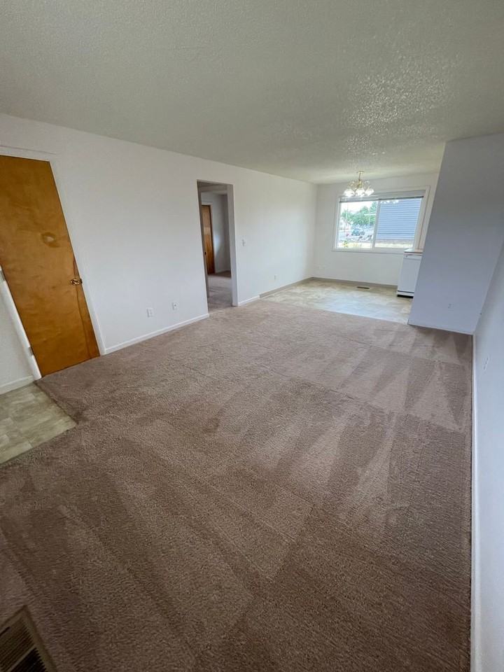 785 W Rose St - Photo 4 of 15