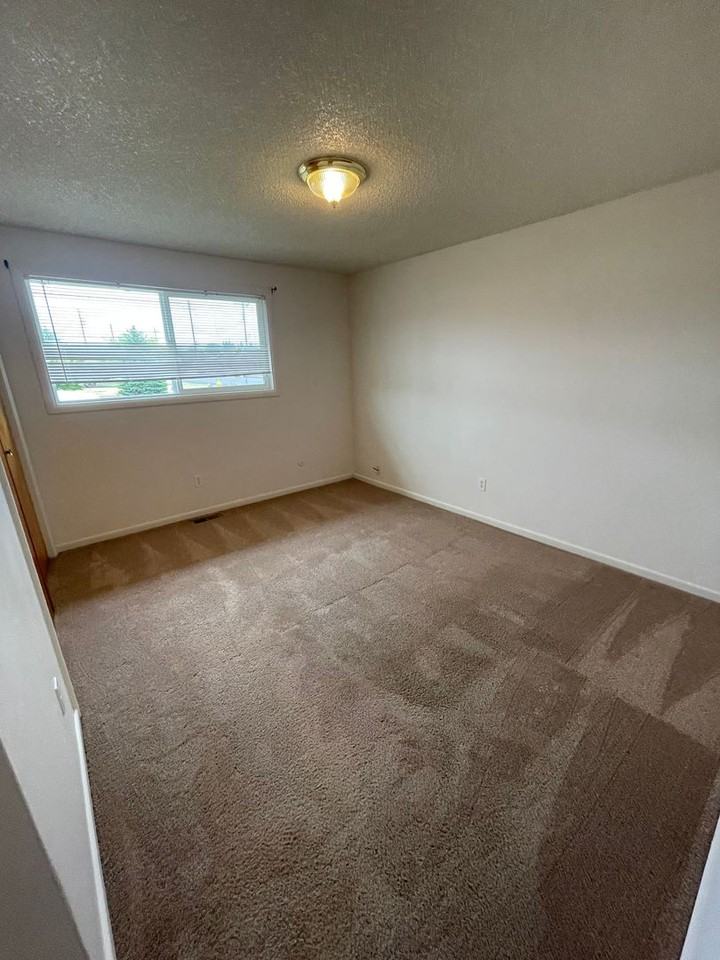 785 W Rose St - Photo 6 of 15